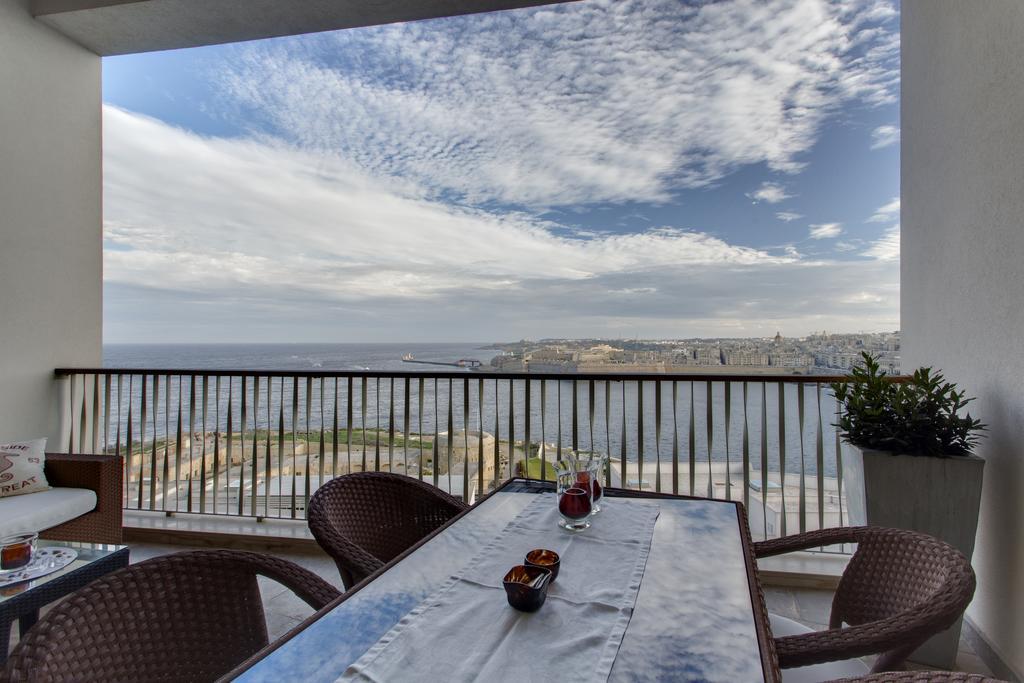 Marvellous Apartment In Tigne Point Sliema Bagian luar foto