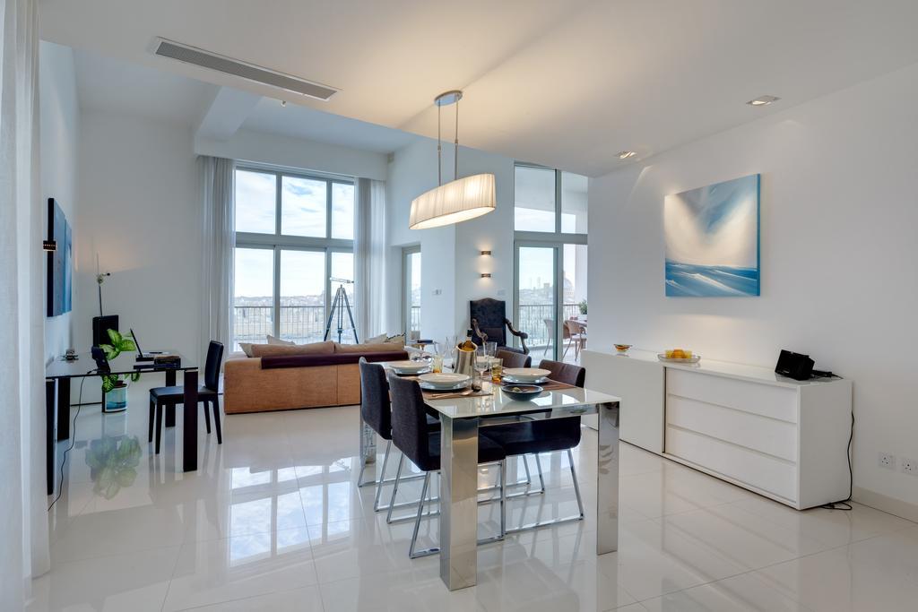Marvellous Apartment In Tigne Point Sliema Bagian luar foto