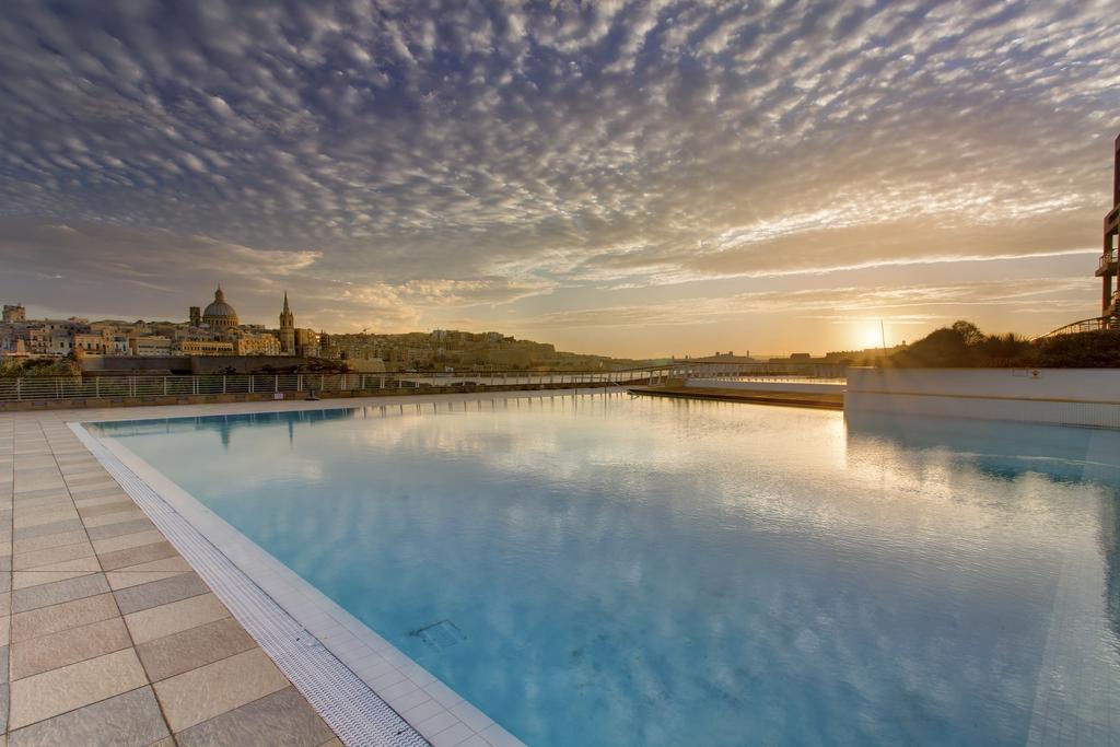 Marvellous Apartment In Tigne Point Sliema Bagian luar foto