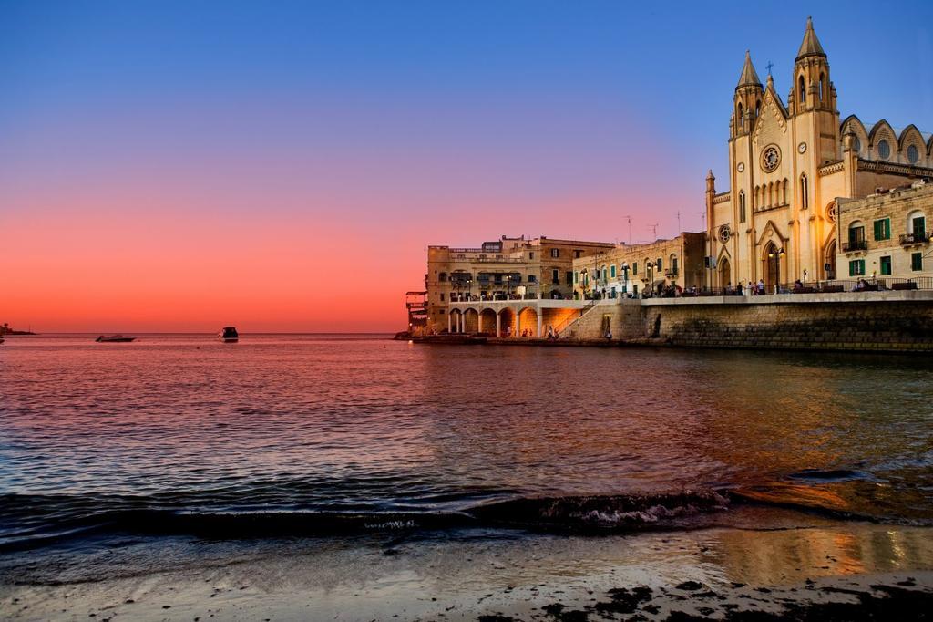 Marvellous Apartment In Tigne Point Sliema Bagian luar foto