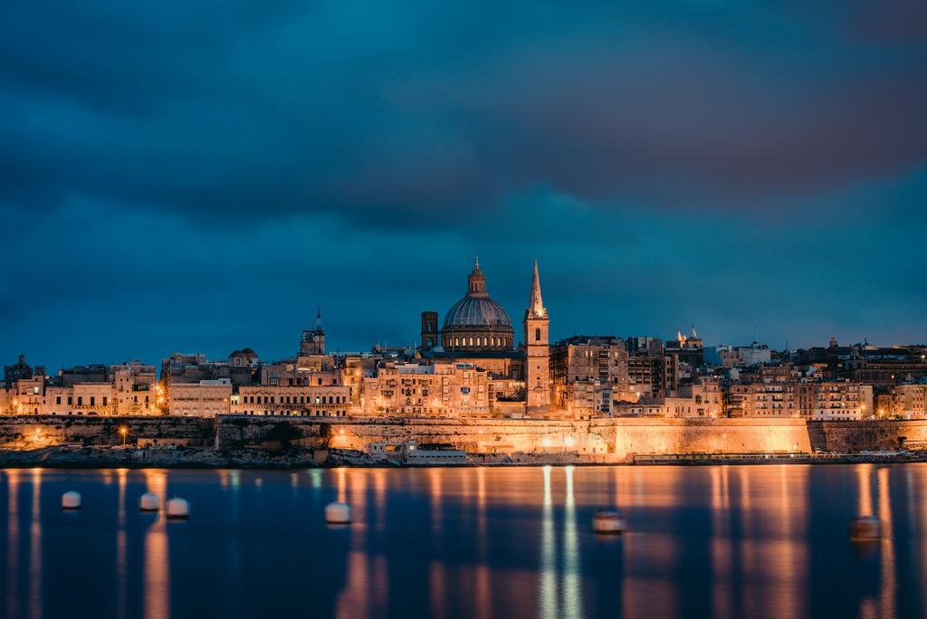 Marvellous Apartment In Tigne Point Sliema Bagian luar foto